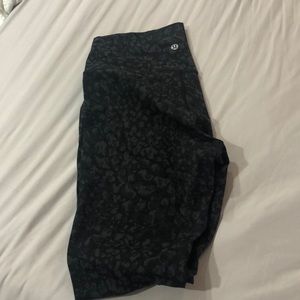 Lululemon hard-to-buy print